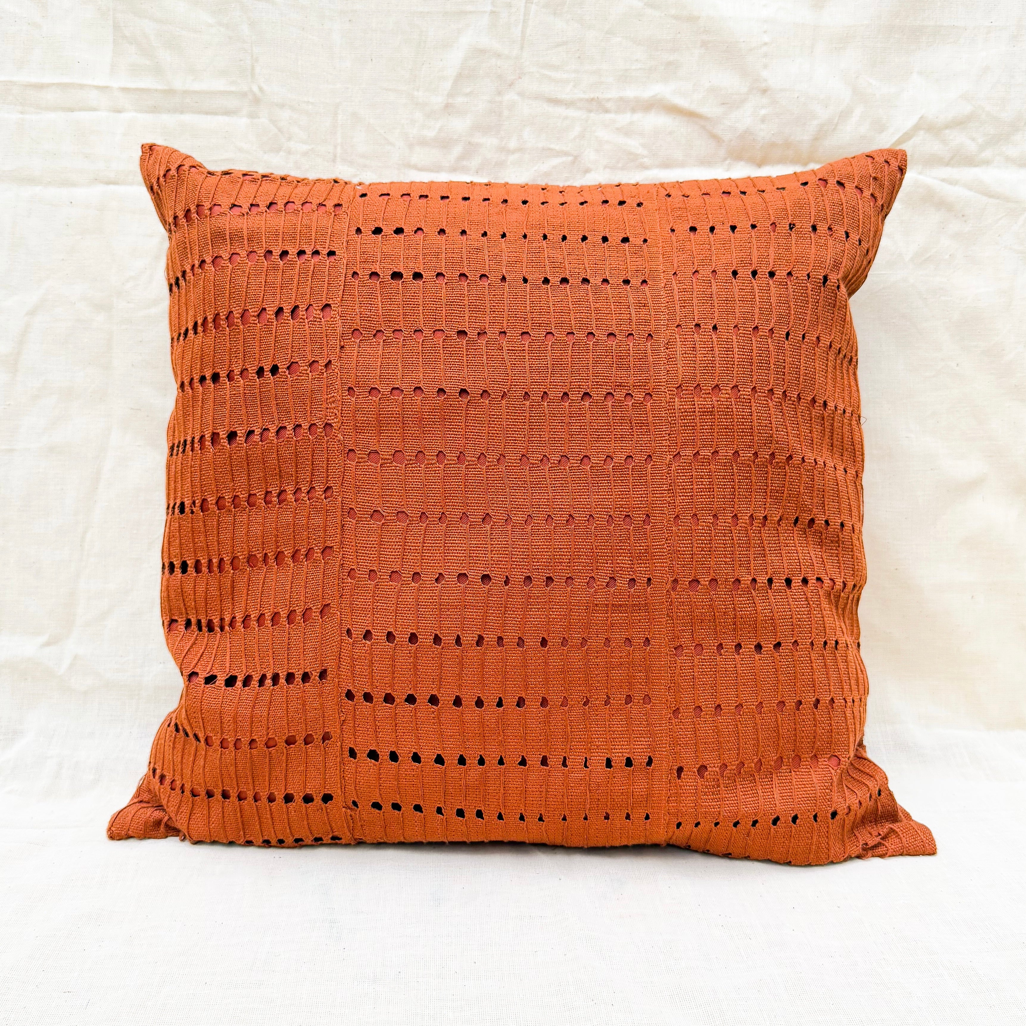Ìrísí Onjawu Pillow