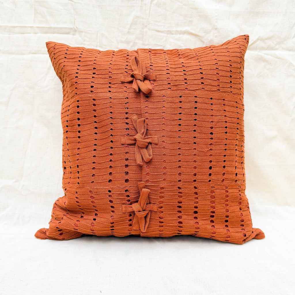 Ìrísí Onjawu Pillow